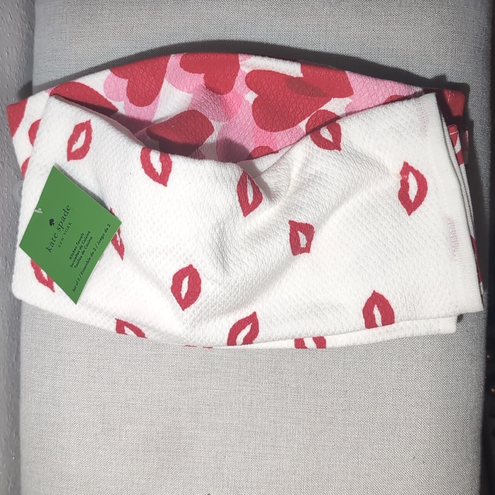 NWT Kate Spade Heart and Lip Print Red White 100% Cotton Kitchen Towel set of 2